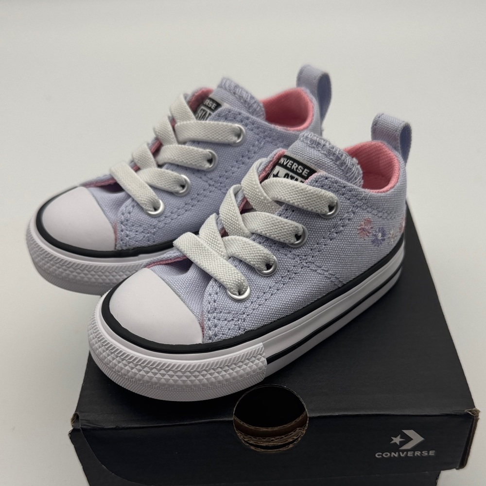 Converse Baby/ Kids Sneakers Lilac sz 4